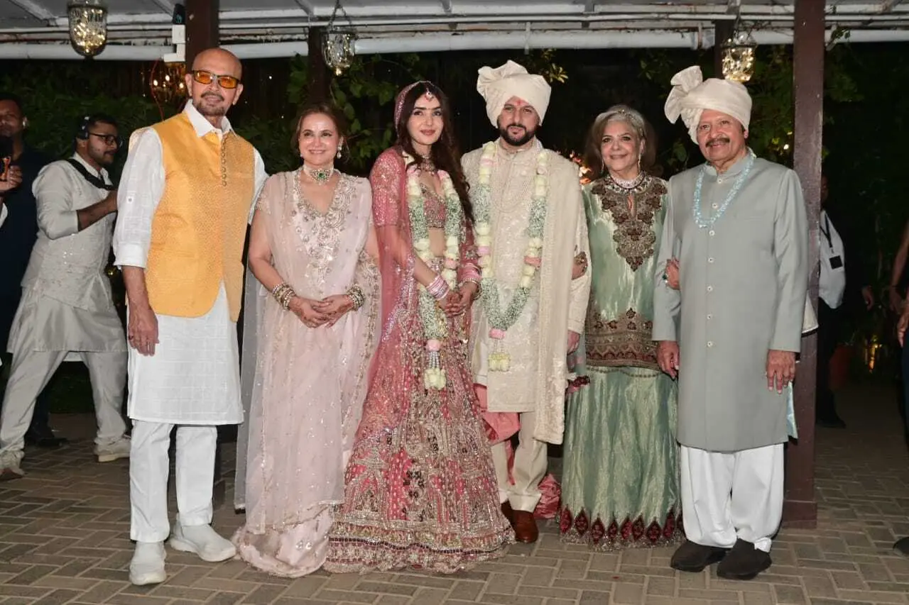 Rakesh Roshan and wife Pinkie Roshan were seen posing with brother Rajesh Roshan and his wife Kanchan along with the newlyweds Eshaan Roshan and Aishwarya Singh.